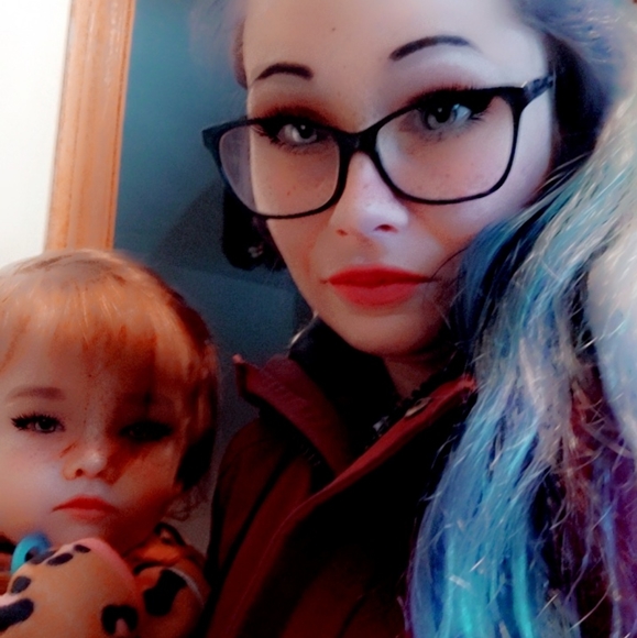 Meet your Posher, Amy - Picture 3 of 3